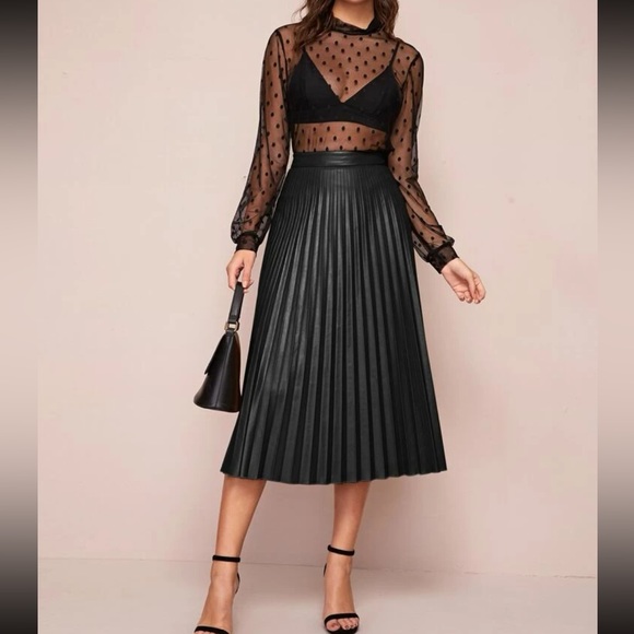 Black  pleated vegan leather midi skirt - Picture 2 of 8